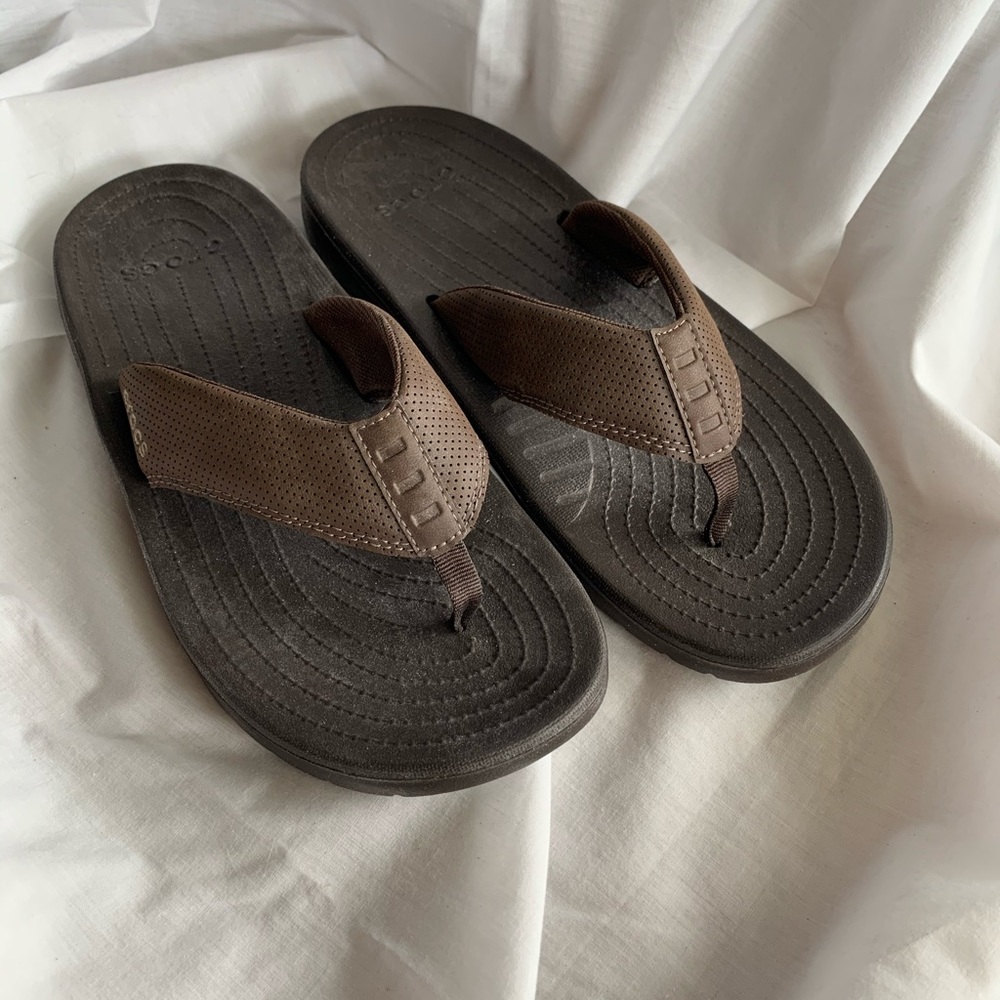 New men’s crocs sandals
